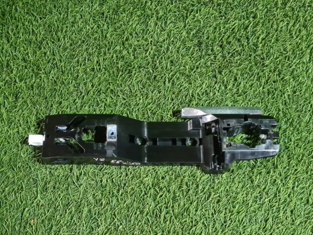 Держатель наружной ручки двери, задней левой 826116RR0A NISSAN