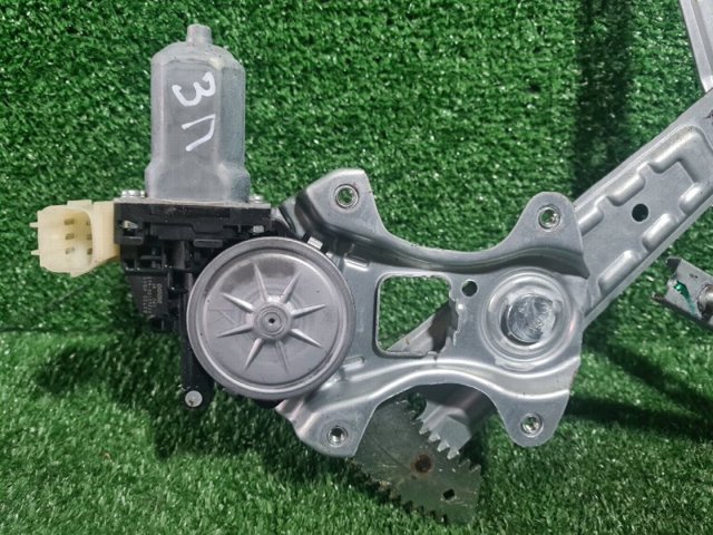 Моторчик стеклоподъемника двери задней, правой 827304BA0A NISSAN