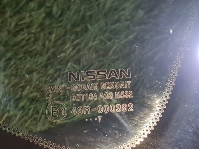 833005HA0A NISSAN Стекло кузова (багажного отсека) правое купить в Днепр
