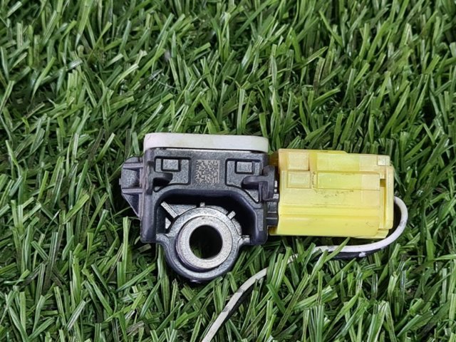 8651A166 MITSUBISHI Датчик удара купить в Днепр