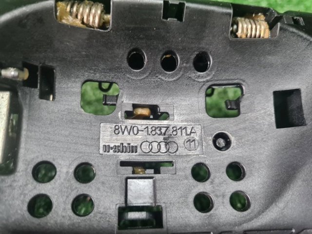 VAG 8W01837811A Держатель наружной ручки двери передней левой в наличии Житомир