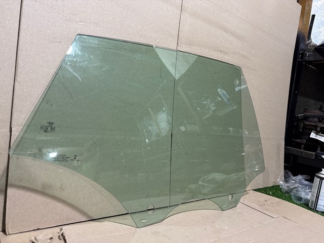 VAG 8W8845206 Стекло двери задней правой в наличии Ровно