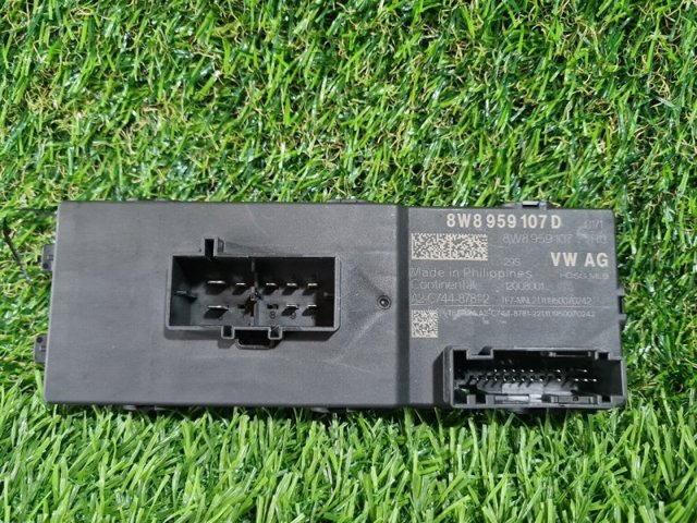 ЭБУ открытия крышки багажника/двери 3-й (5-й) 8W8959107D VAG