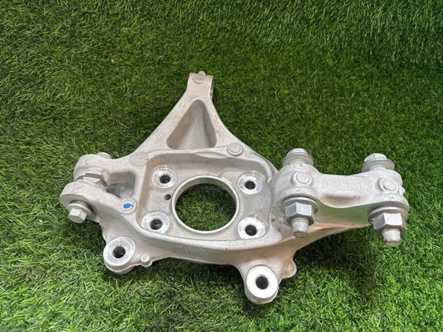 Кулак поворотный передний левый LJ9Z3K186A FORD