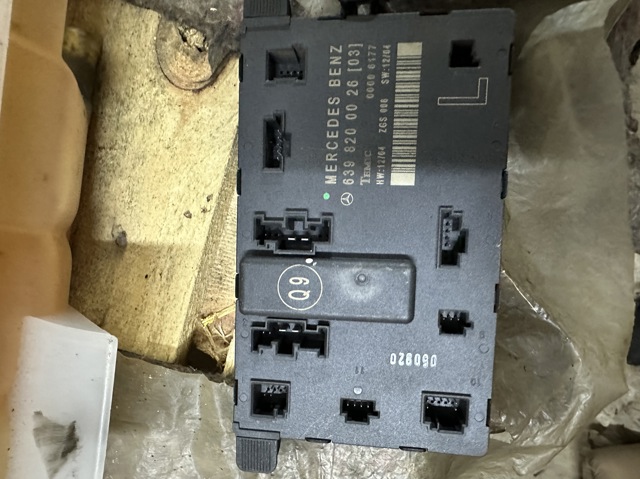 Блок комфорта передней двери 6398200026 MERCEDES