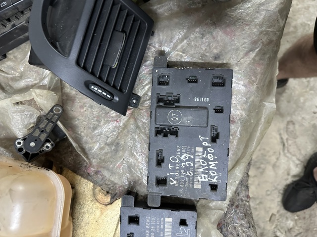 Блок комфорта передней двери 6398200326 MERCEDES