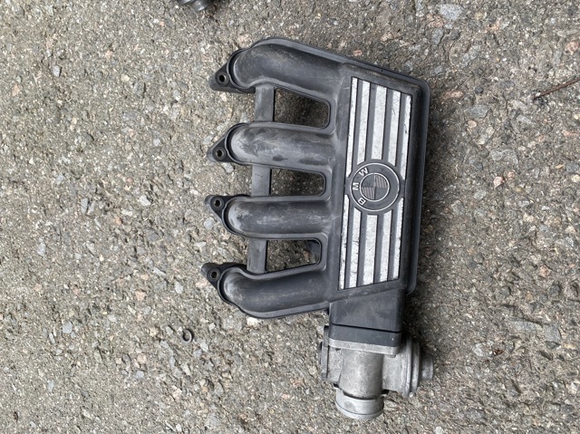 Коллектор впускной 2245437 BMW