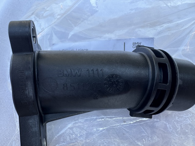 Штуцер блока системы охлаждения 11118511205 BMW