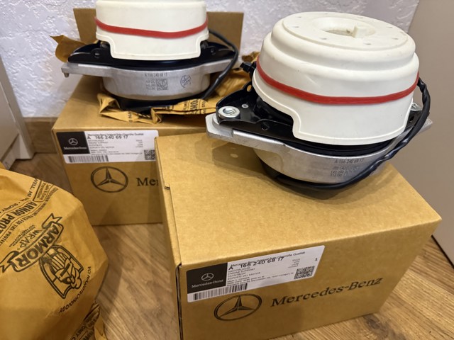 Левая опора двигателя A1662406817 MERCEDES