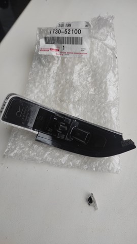 TOYOTA 8173052100 Поворотник правый в наличии Украина