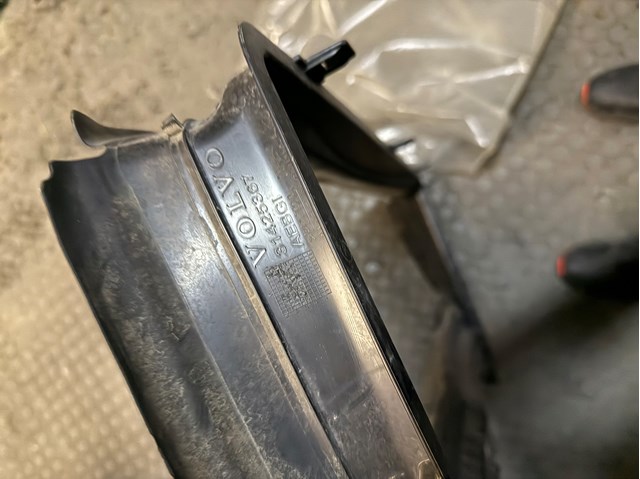 VOLVO 31425367 Дефлектор радиатора в наличии Каменское