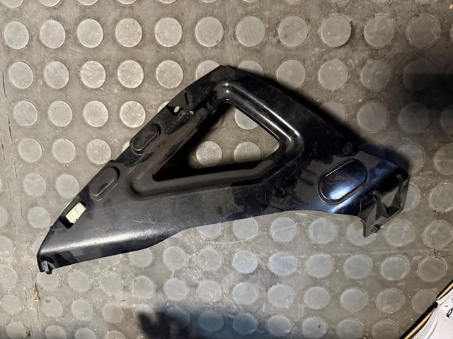 51117357202 Кронштейн бампера переднего правый купить Киев