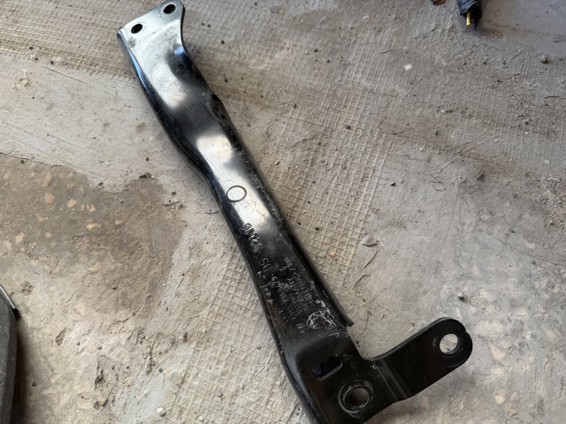 51117368479 BMW Распорка передних стоек подвески левая купить в Полтава