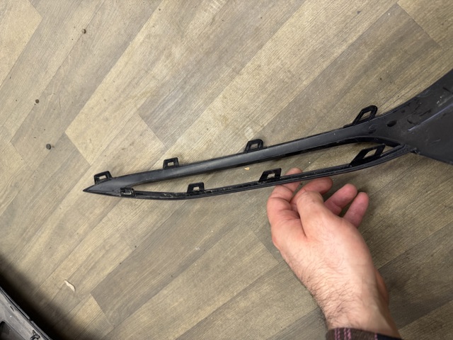 51117385282 BMW Ободок (окантовка) фары противотуманной правой купить в Киев