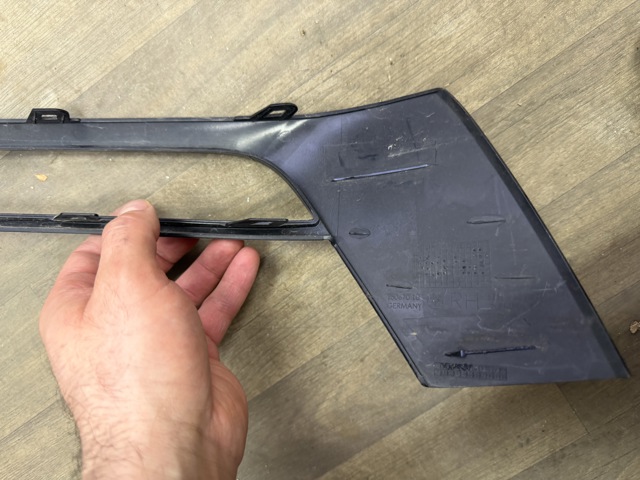 51117385282 BMW Ободок (окантовка) фары противотуманной правой купить в Николаев