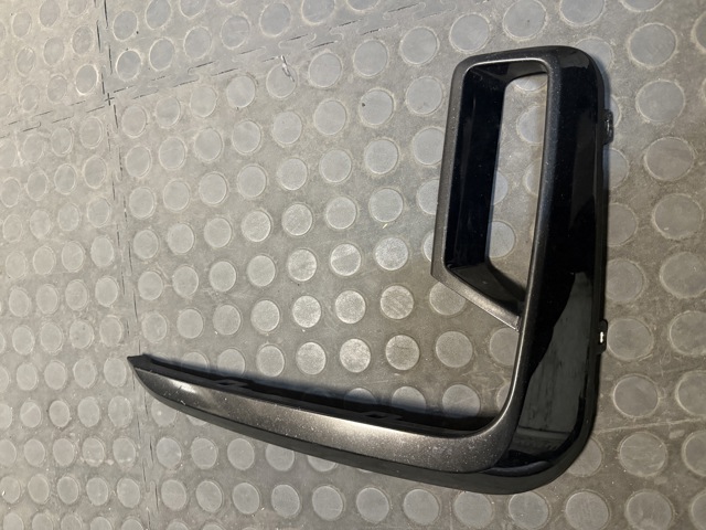 Молдинг бампера переднего правый 51118079588 BMW
