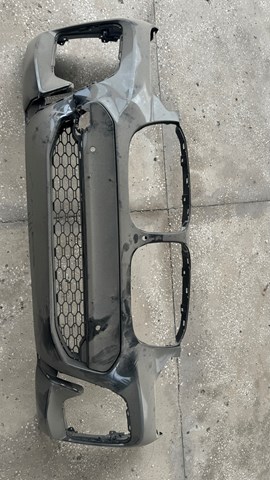 Передний бампер 51118091990 BMW