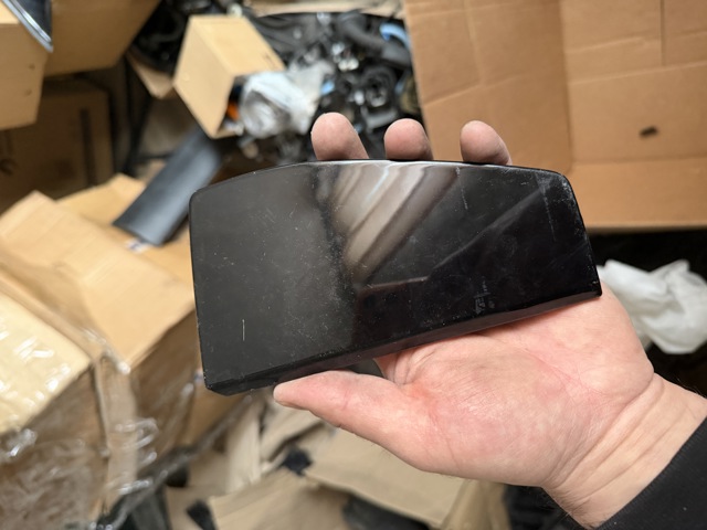 BMW 51118092124 Заглушка бампера буксировочного крюка передняя левая в наличии Тернополь