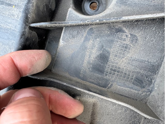 BMW 51128069247 Кронштейн бампера заднего внешний левый в наличии Харьков