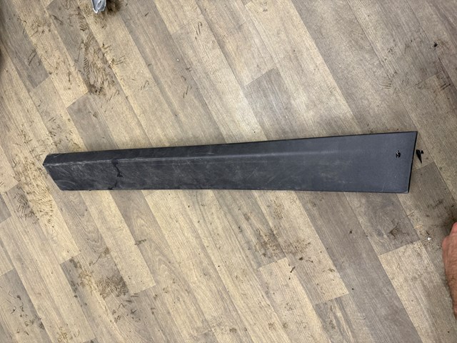 Молдинг двери задней левой 51137352093 BMW