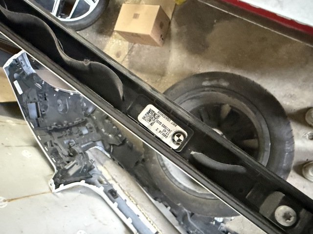 51137417885 BMW Рейлинг крыши левый купить в Ужгород