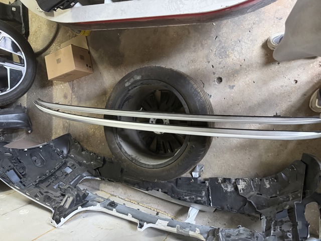 Автомобильный рейлинг на крышу левый 51137417885 BMW