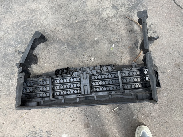 Жалюзи радиатора охлаждения 51745A11300 BMW