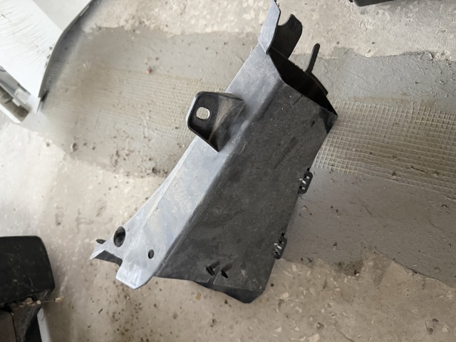 BMW 51747331784 Воздуховод тормозного диска правый в наличии Винница