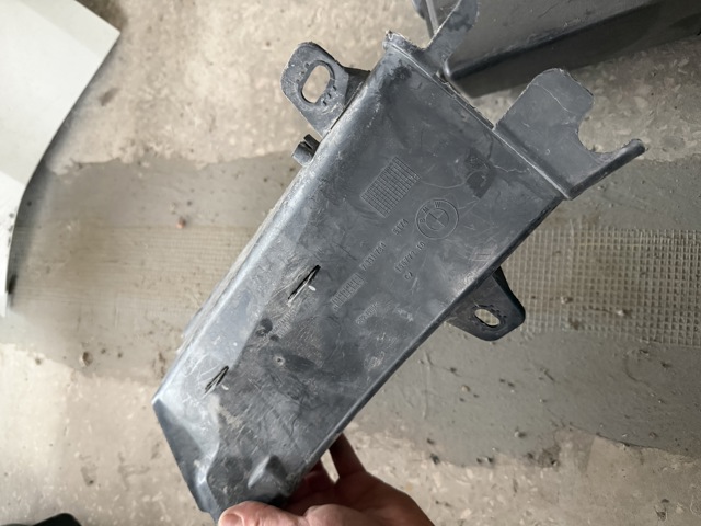 Воздуховод тормозного диска, правый 51747331784 BMW