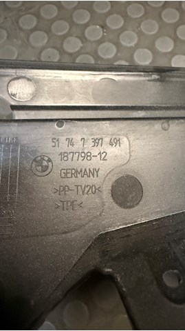 51747397491 BMW Уплотнитель крыла купить в Киев