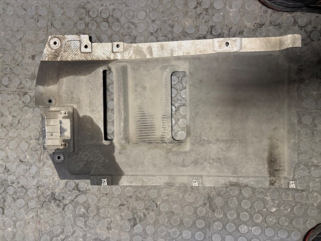 BMW 51757213668 Защита днища, средняя часть в наличии Винница