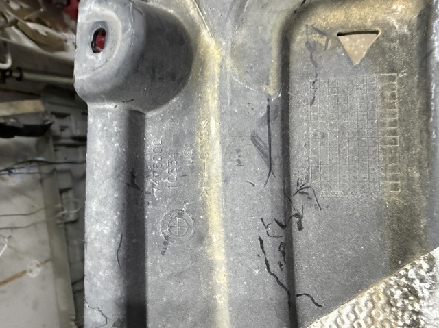 Защита днища, задняя левая 51757476000 BMW