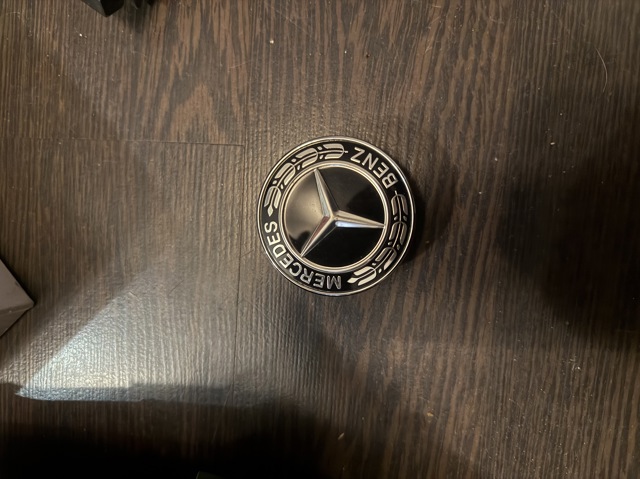 Фирменный значек капота A0008171701 MERCEDES