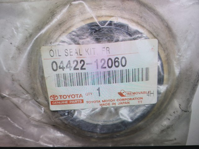 Сальник передней ступицы 0442212060 TOYOTA
