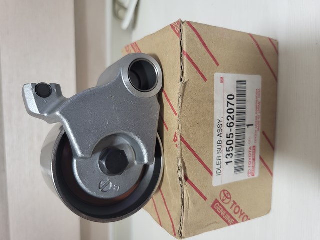 Ролик натяжителя 1350562070 TOYOTA