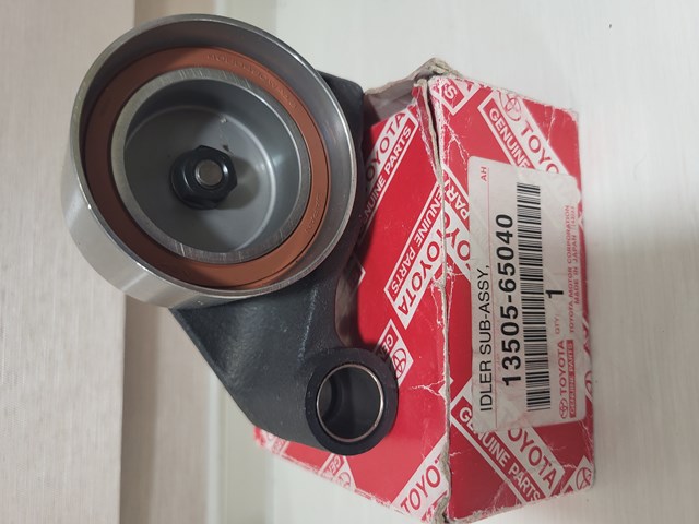 Ролик натяжителя 1350565040 TOYOTA