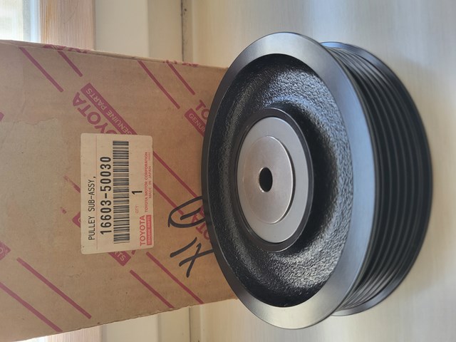 Паразитный ролик приводного ремня 1660350030 TOYOTA