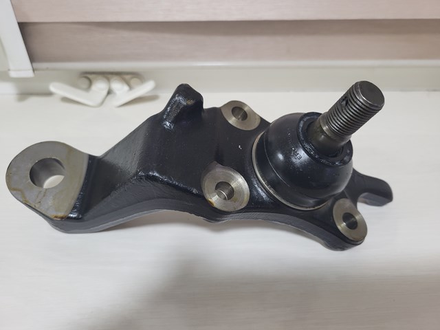 Шаровая опора, нижняя, левая 4334039465 TOYOTA