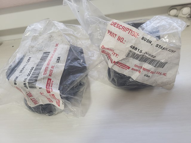 Разрезная втулка стабилизатора 488150C050 TOYOTA