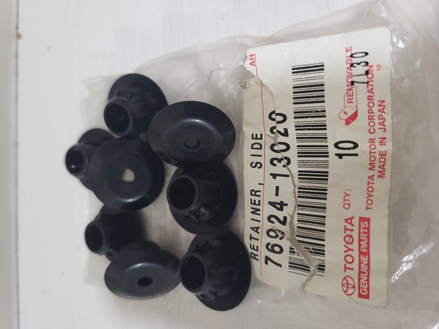 TOYOTA 7692413020 Пистон (клип) крепления накладок порогов в наличии Ирпень
