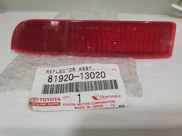Левый отражатель заднего бампера 8192013020 TOYOTA