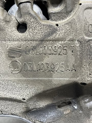 VAG 03L103925R Крышка мотора декоративная в наличии Полтава