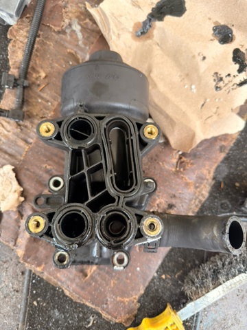 VAG 03L115389C Корпус масляного фильтра в наличии Ужгород