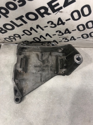 Кронштейн генератора натяжной Volkswagen Transporter T5