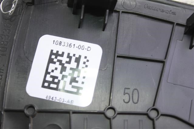 TESLA 108336100D Крышка боковая панели "торпедо", левая в наличии Черкассы