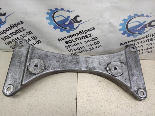 Балка крепления коробки передач 1096104 BMW