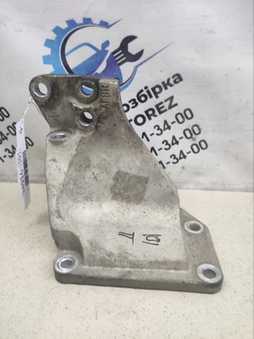 Кронштейн подушки (опоры) двигателя, правой 11232AF801 NISSAN