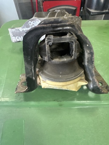 112845638R RENAULT Правая подушка двигателя купить в Кривой Рог