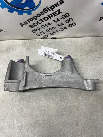 Кронштейн подушки (опоры) двигателя, правой 12341F0010 TOYOTA