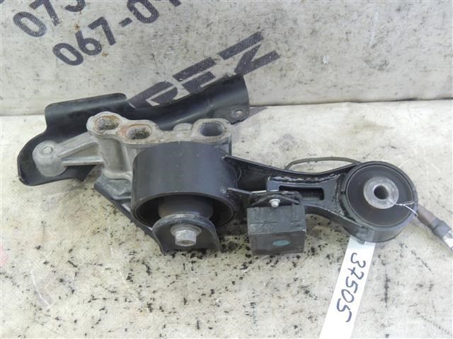 Подушка (опора) двигателя, верхняя 123630V080 TOYOTA